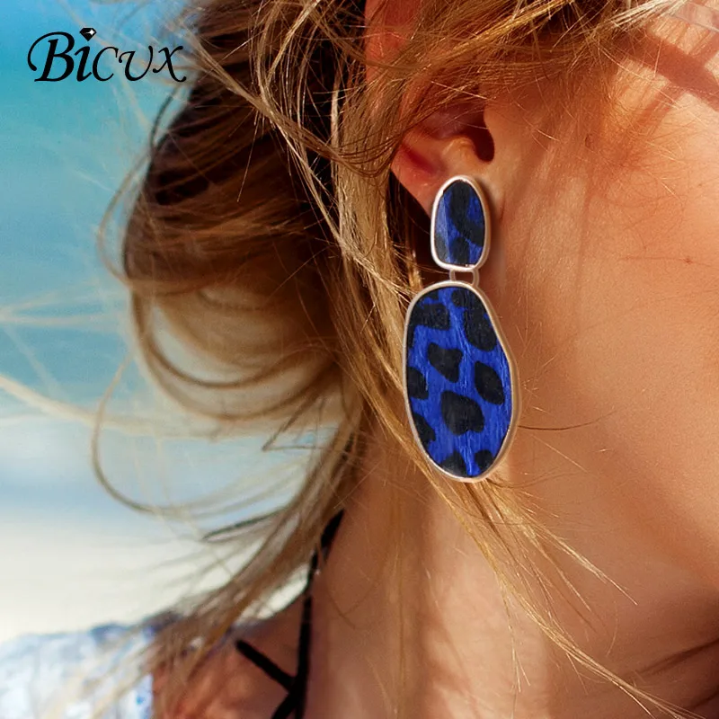 

BICUX New Vintage Gold Long Leopard Drop Earrings for Women Lady Female Fashion Geometric Dangle Women Earring Jewelry