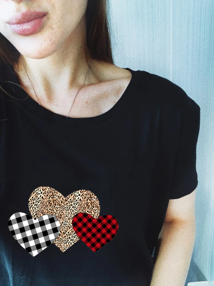 

Женская футболка в клетку, с принтом сердца