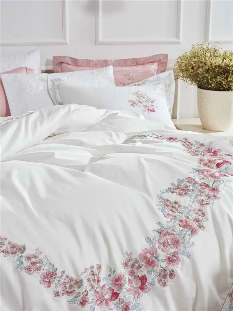 Комплект постельного белья из белого египетского хлопка с вышивкой в виде