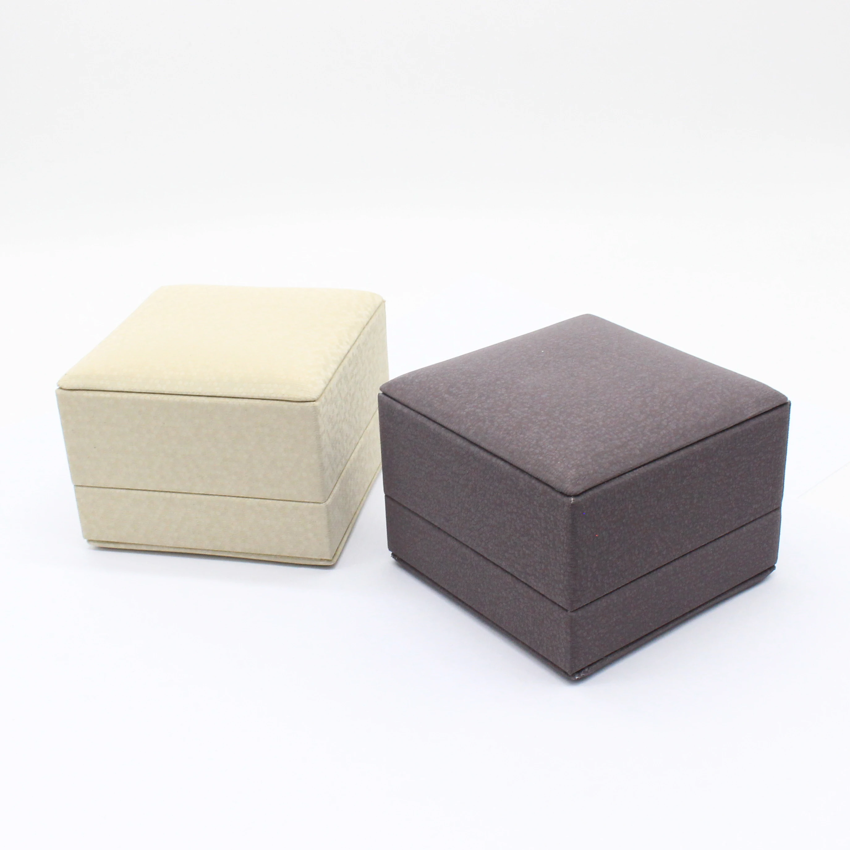 

Classic Velvet Ring box High grade faux leather gray purple Beige Jewelry box Valentine's Day Gift storage box