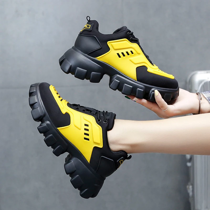 Женские кроссовки из искусственной кожи желтого цвета на толстой подошве 5 см