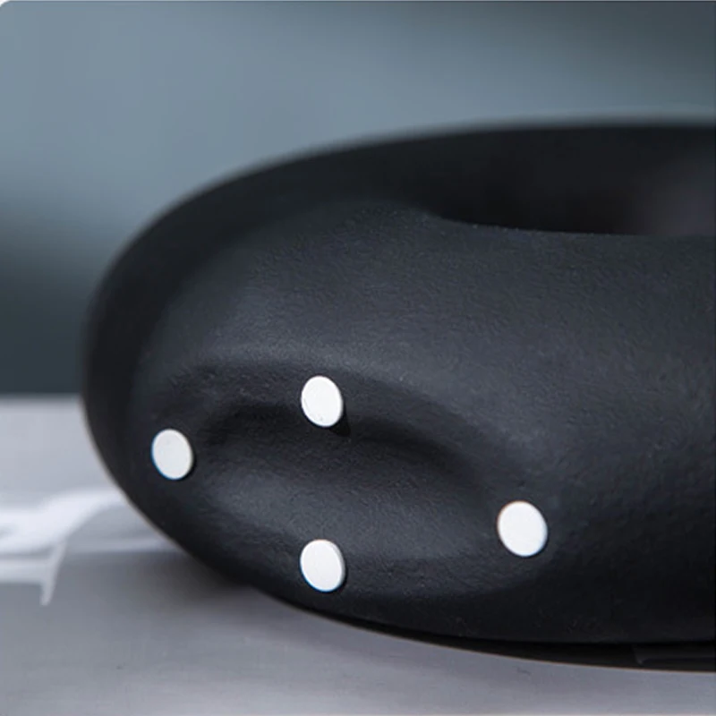 

Creative Black White Round Ceramic Vase Nordic Home Furnishings Dried Flowers Vase Crafts Ornaments for Wedding Decoration