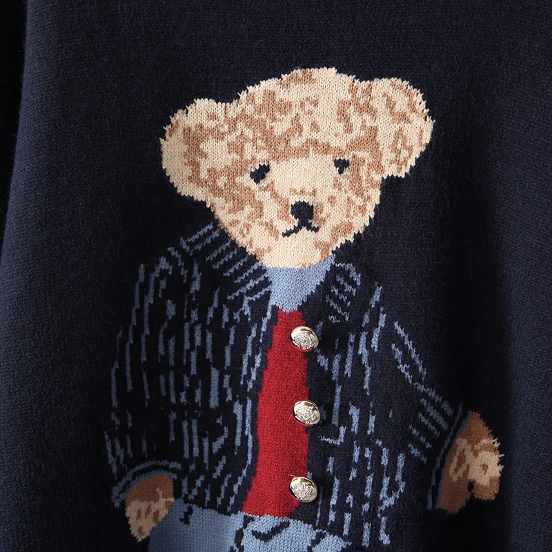 Mozuleva Новинка с принтом героями мультфильмов Свитер медведем и шнуровки