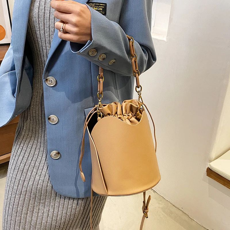 

VeryMe Luxury Women Leather Bucket Bags Vintage Chain Shoulder Handbags Drawstring Crossbody Pack 2021 Popular Female Tote Bags