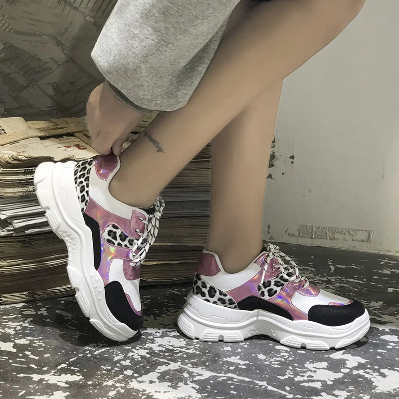 Новинка женские кроссовки белые на платформе обувь из меха пони повседневные