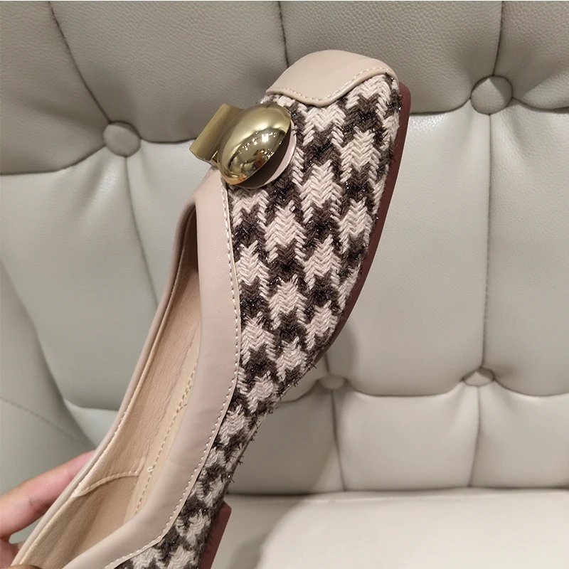 

Spring and Summer Flat Bottom Square Head Shallow Mouth Retro Style Work Shoes Soft Soles Metal Buckle Small Beans Shoes