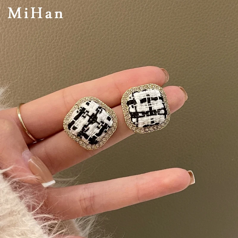 

Mihan S925 needle Delicate Jewelry Vintage Cloth Earrings Pretty Design High Quality Shiny Crystal Stud Earrings For Women Gifts