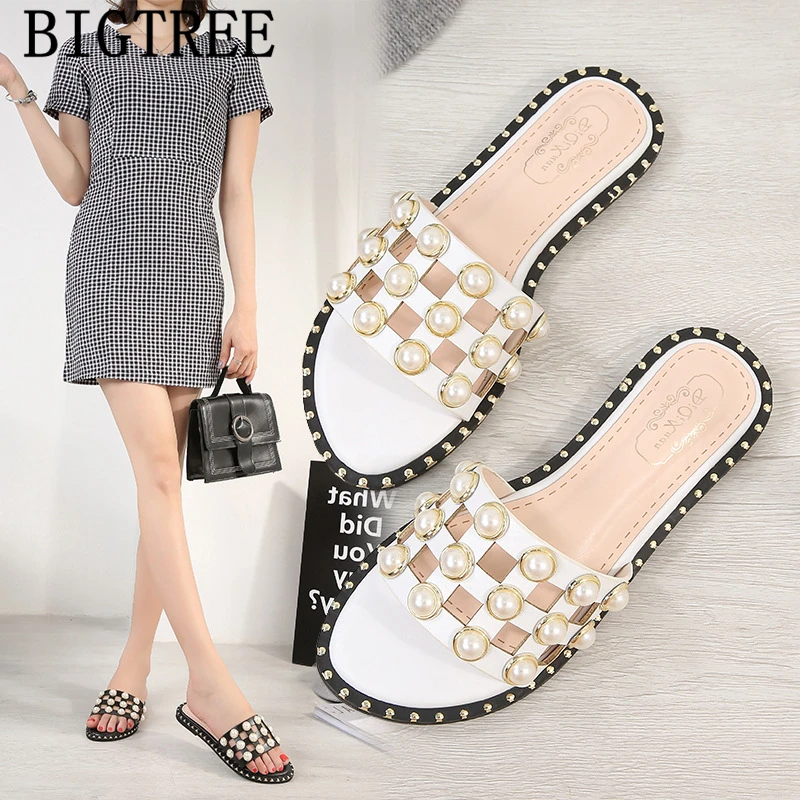 Белые шлепанцы с жемчугом кожаные милые женская летняя обувь большого размера