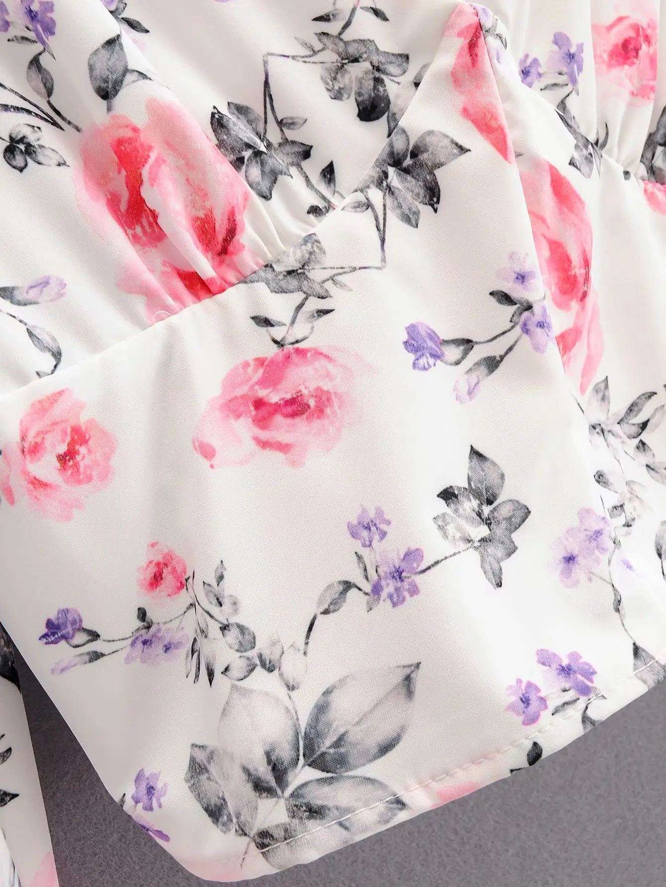 

Женская блузка с длинным рукавом, V-образным вырезом и цветочным принтом