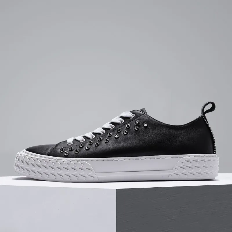 Модные мужские туфли в стиле панк с заклепками Натуральная кожаная обувь на