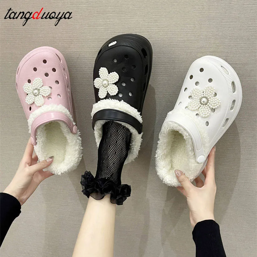 

Clog Hole Shoes Fur Winter Slippers Women Fluffy Warm Plush Velvet Hole Charms Quality Women Cro Clogs All-Match Outdoor Slipper