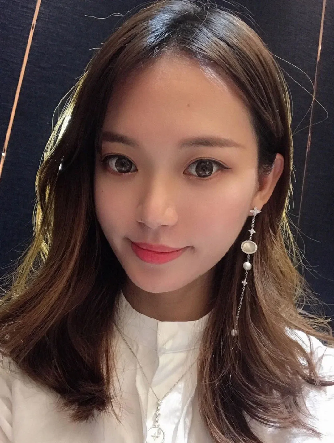 

New classic white fritillary asymmetric long earrings for women Japan and South Korea simple and elegant accessories