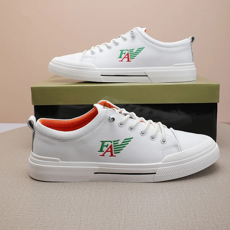 

2021 Trendy White Skateboard Shoes Men Designer Sneakers Luxury Embroidered Flat Hip Hop Superstar Men Shoes zapatillas hombre