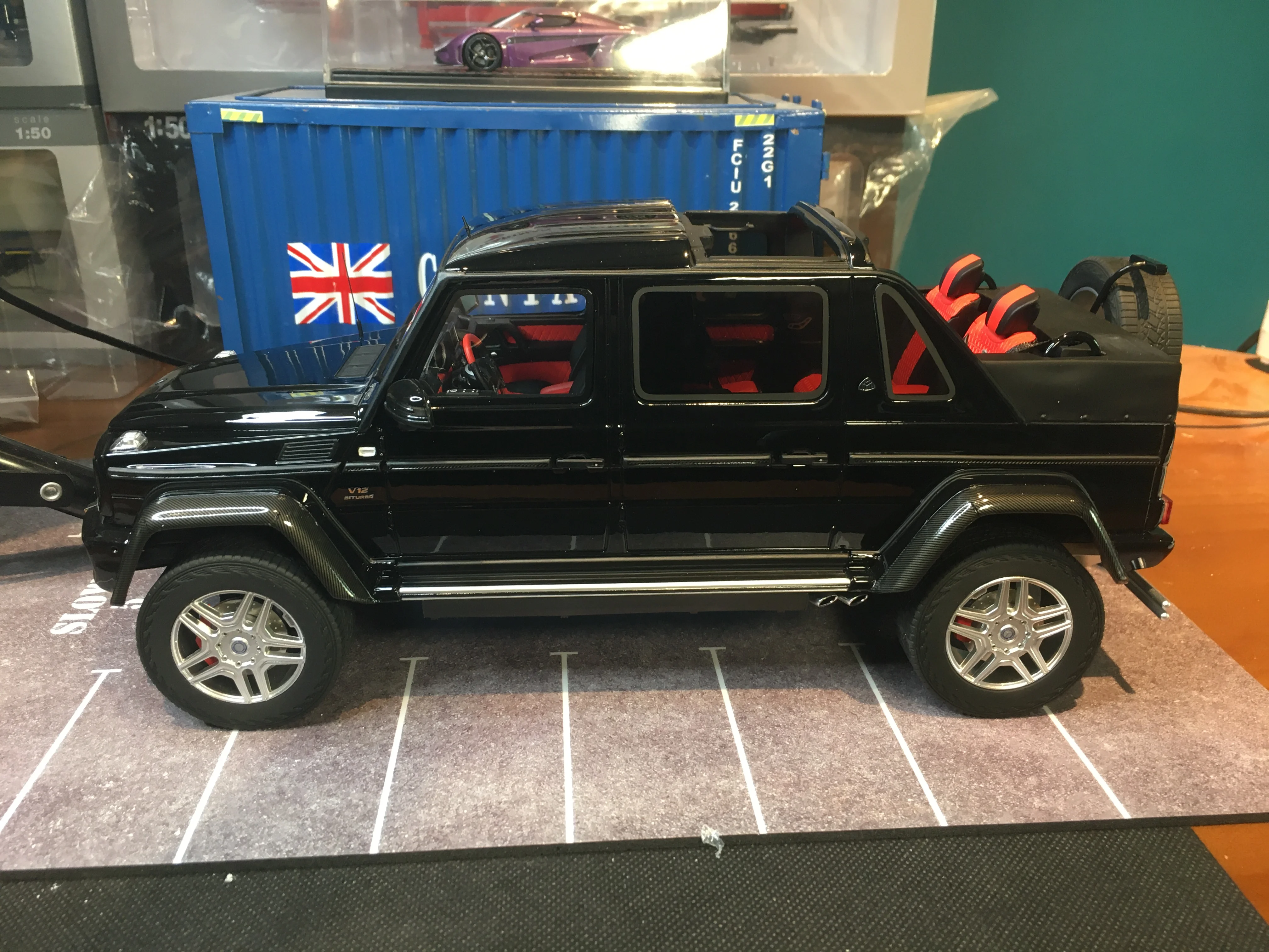 

Коллекция автомобилей из смолы Landaulet GT Spirit 1/18 G650