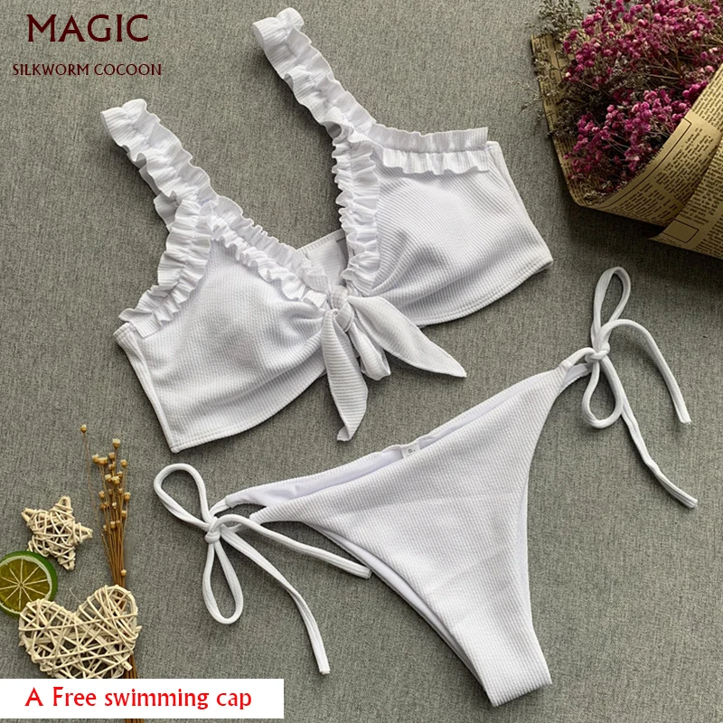 Женский купальник с рюшами однотонный красный бандажный на лямках пуш ап и