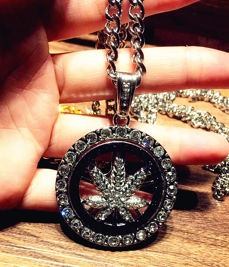 

Hip hop necklace male hiphop female street turning hemp leaf pendant sweater chain personality Joker titanium steel pendant