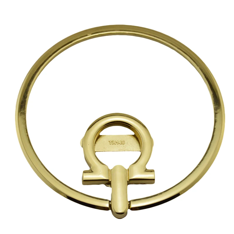 Женская сумка с металлической ручкой в модном дизайне кольца - аксессуары для крепления на плечо или в руку.