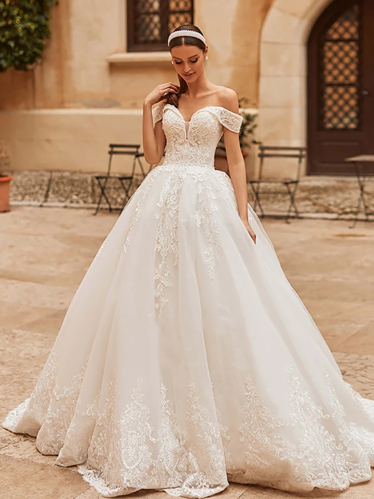 

Vintage Sexy Wedding Dress Luxury Applique Beaded Lace And Mopping Boa Boat Neck sleeveless custom madezipper formal Bride