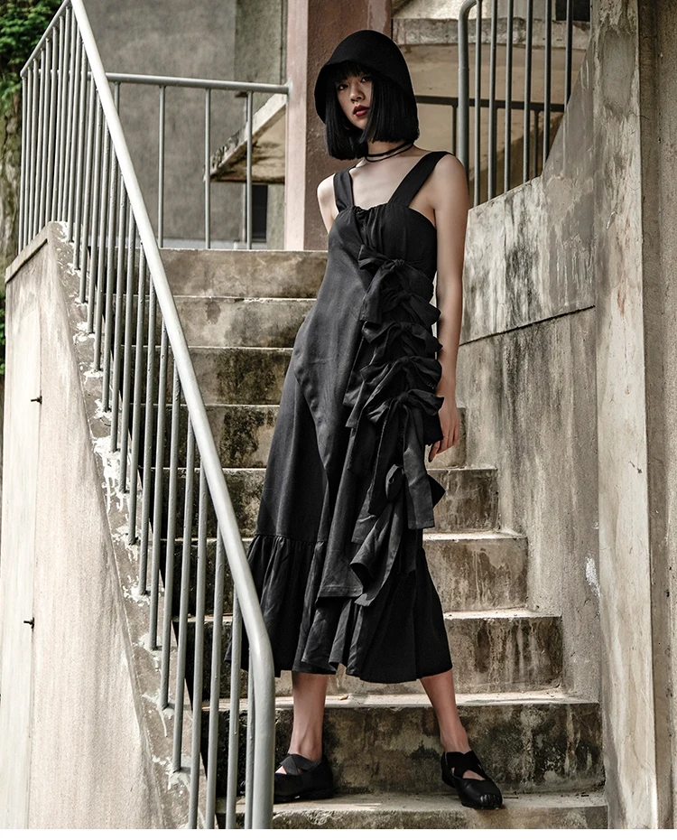 [EAM] New Spring Summer Spaghetti Strap Sleeveless Black Ruffles Split Joint Long Temperament Dress Women Fashion JW631