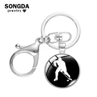 SONGDA креативный спортивный брелок для хоккея на поле, ручная работа, стеклянный художественный силуэт, Круглый Кулон, карабин, пряжка, брелок, кольцо, безделушки