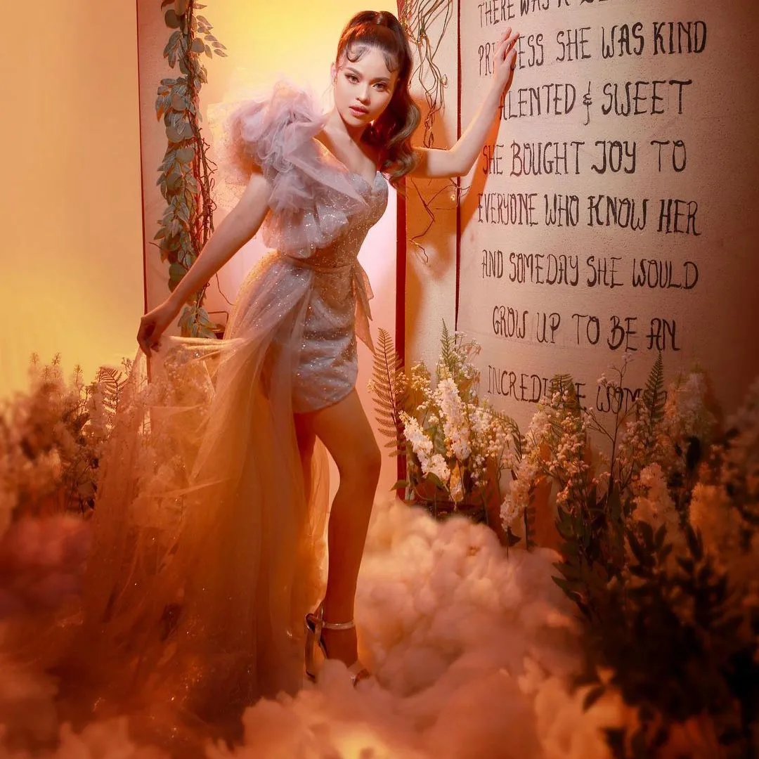 

Бальное платье на одно плечо, светло-коричневое Тюлевое платье с оборками, Сверкающее платье для выпускного вечера со съемным шлейфом, мини-...