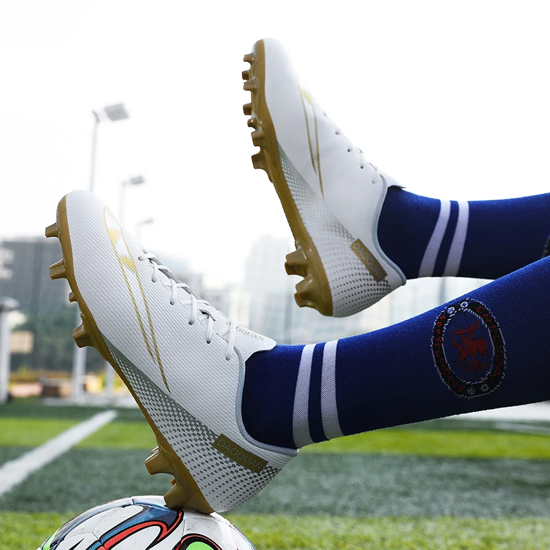 

2021 Latest Four Seasons Fashion Football Shoes General Professional Training Football Shoes Youth Turf Training Broken Nails