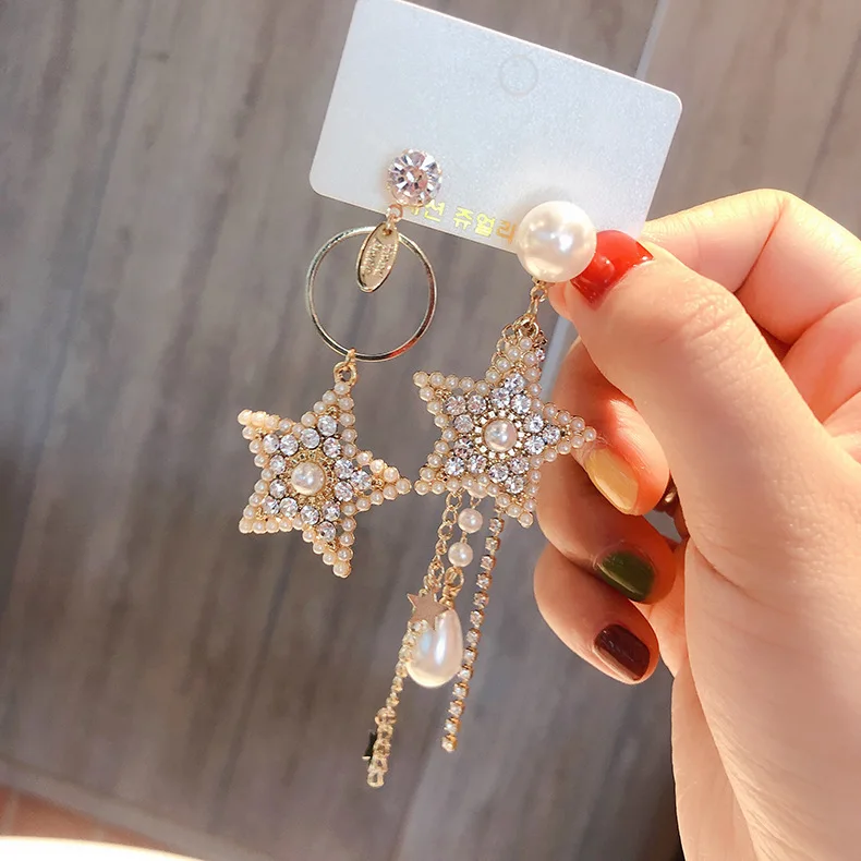 Женские асимметричные серьги подвески длинные с жемчужинами и кристаллами в