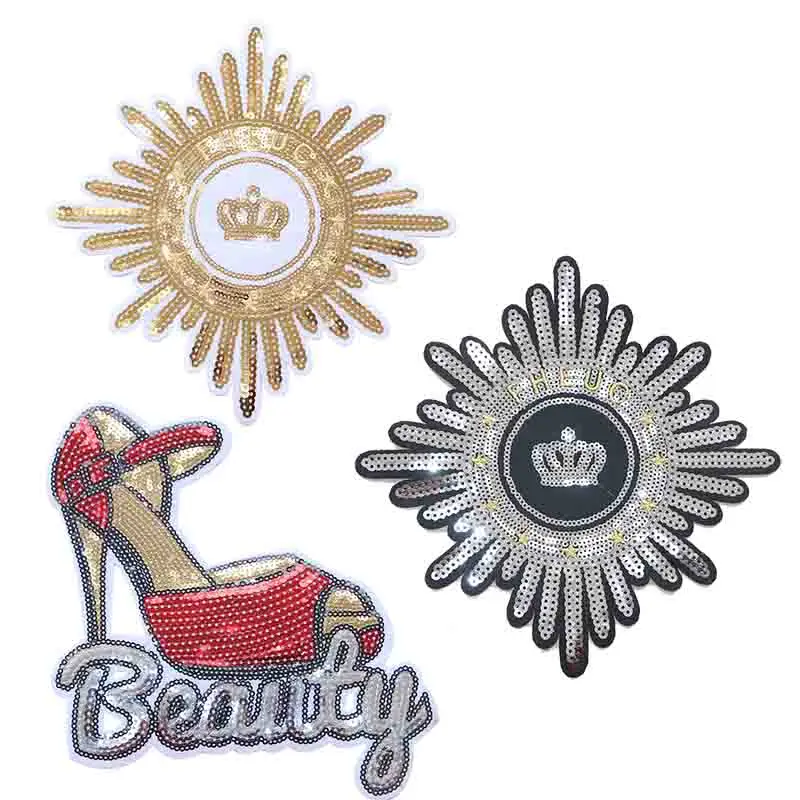 Красочные цвета: золотистый серебристый корона с блестками на высоком каблуке