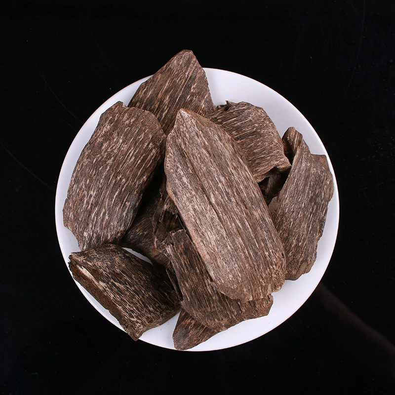 Вьетнам подлинное дерево agarwood орнамент с утечкой насекомых помогает уснуть