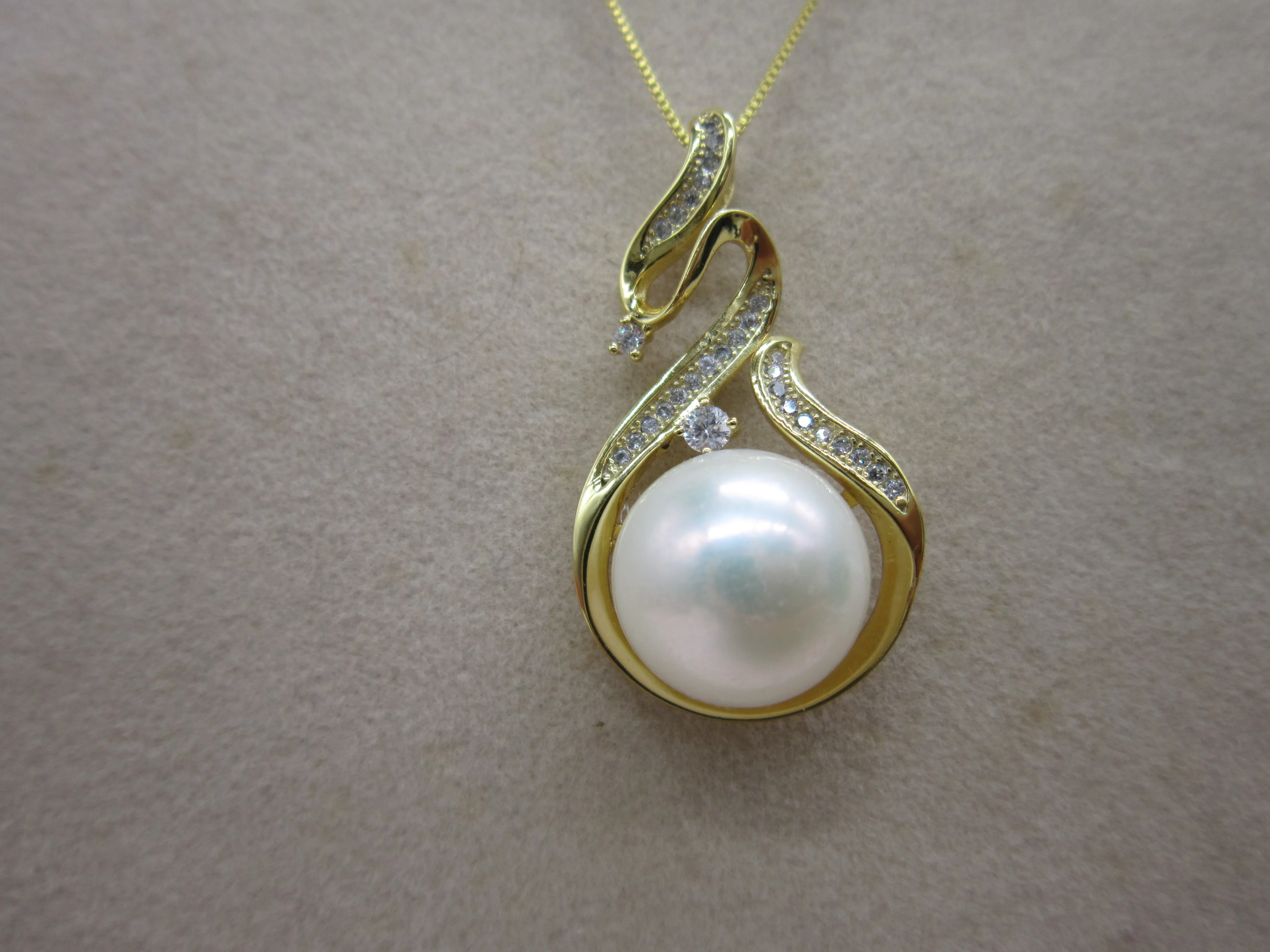 

HUGE ONLY ONE Natural Perfect AAA+ 12-13mm Akoya WHITE Pearl Pendant necklace send Box