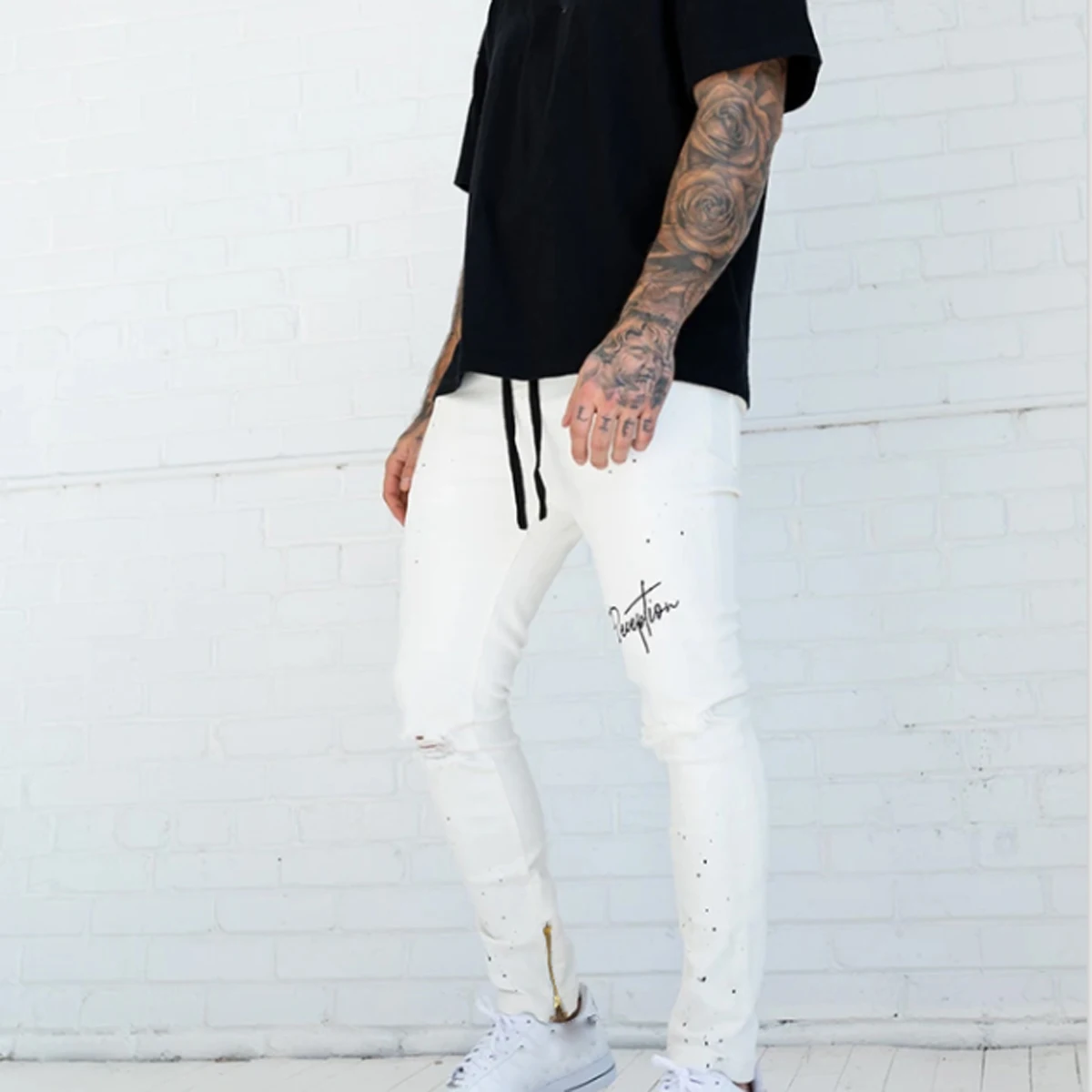 

2020 New Trendy Men Slim Jeans Drawstring Hole Ripped Fit Denim Pants Letter Paint Dot Pencil Pants Hip Hop Jeans