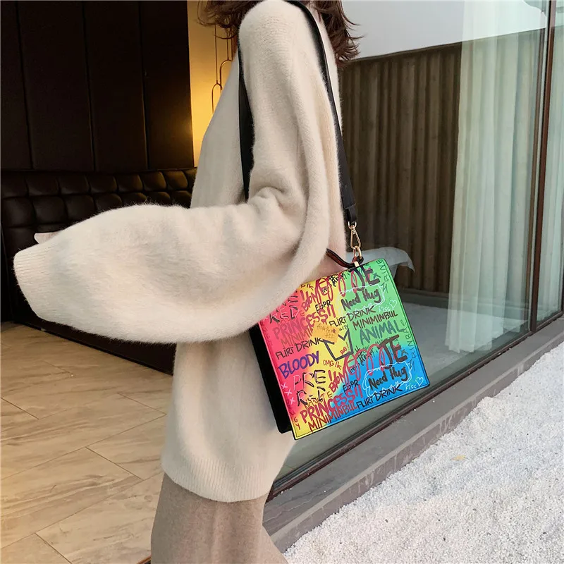 Женская винтажная сумка через плечо маленькая квадратная в стиле граффити