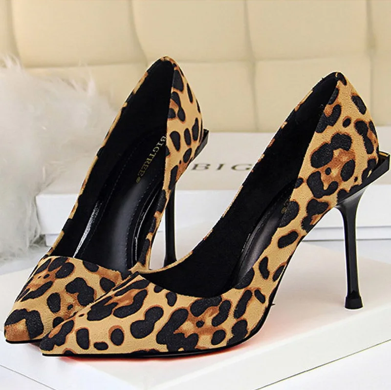 Пикантные женские туфли на высоком каблуке новые лодочки шпильке замшевые с