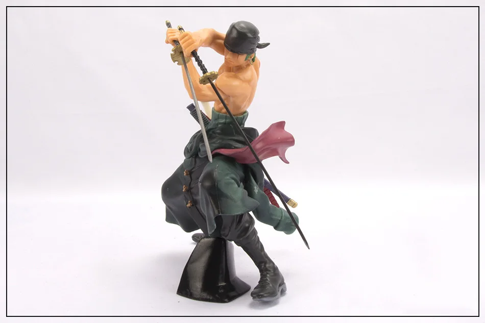 

Wielding a double-knife version of the maritime navigator model anime figure the best collection of gifts and toys