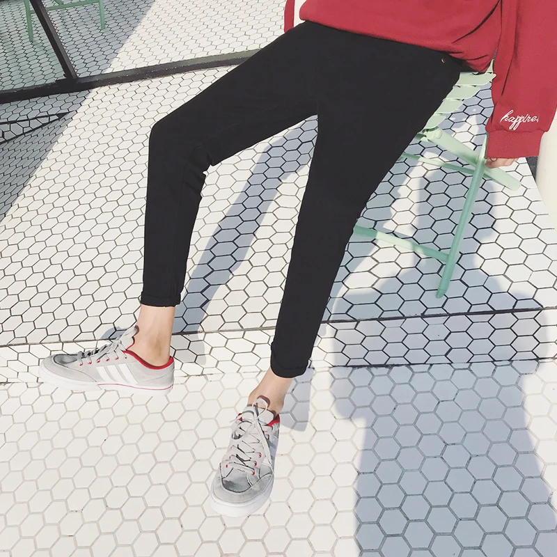 Мужской джинсовый костюм с металлическими кольцами и пряжкой черные зауженные