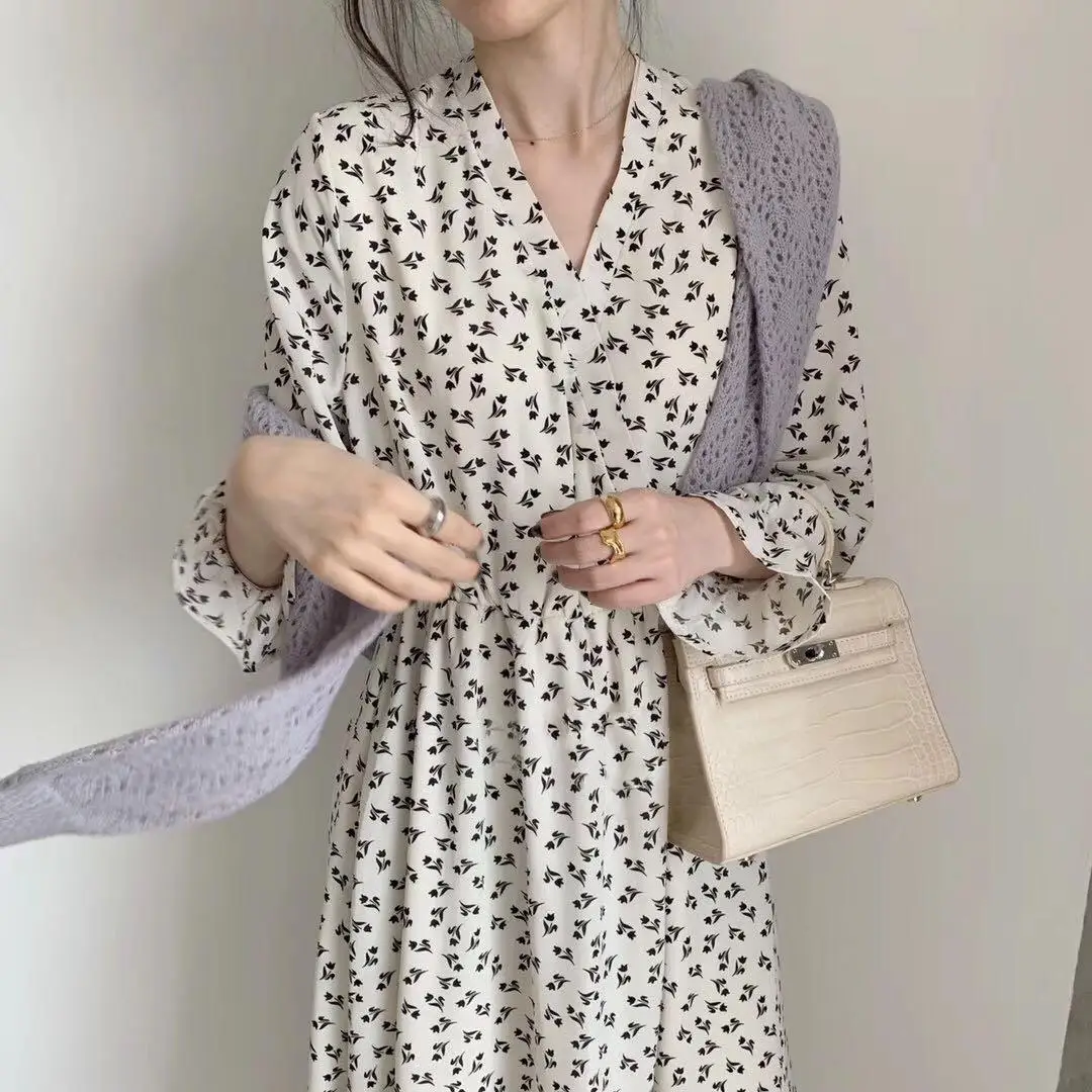 Женское плиссированное платье с цветочным принтом V-образным вырезом и