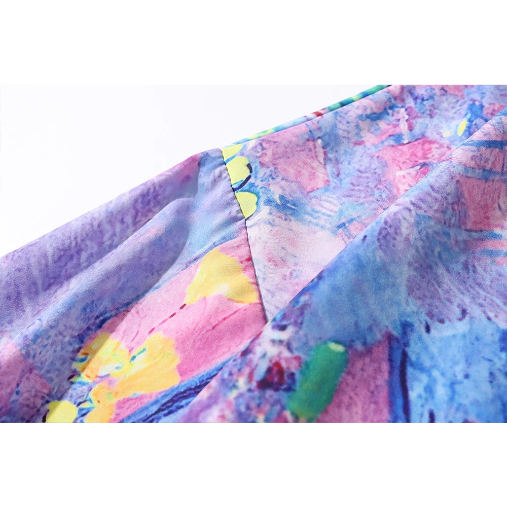 Мужская рубашка с отложным воротником короткими рукавами и нагрудным карманом |