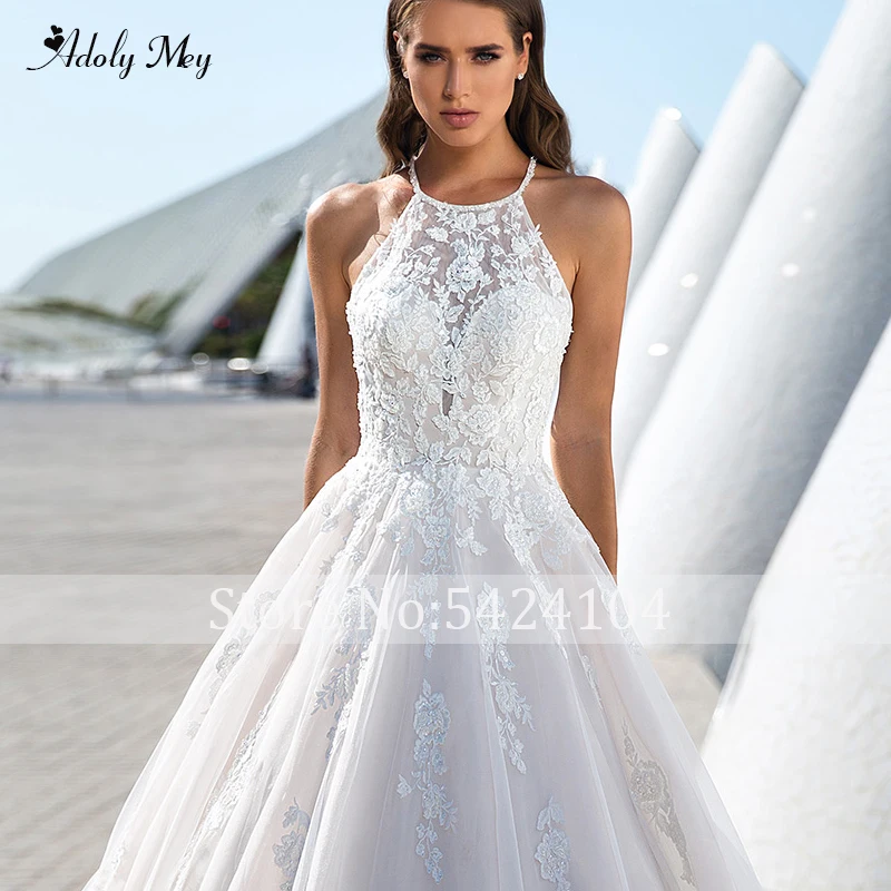 Романтичное свадебное платье-трапеция с лямкой на шее и открытой спиной от Adoly Mey