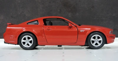 Новинка 1/32 специальный литой металлический автомобиль Mustang GT 2005 Коллекционная