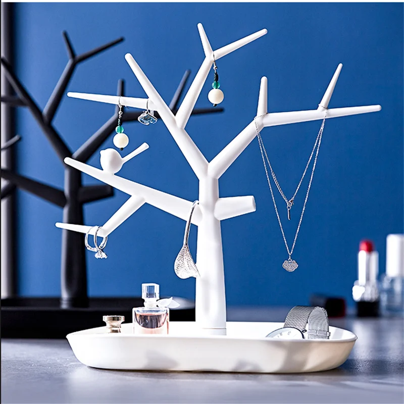 Небольшая деревянная стойка для хранения в скандинавском стиле элегантные