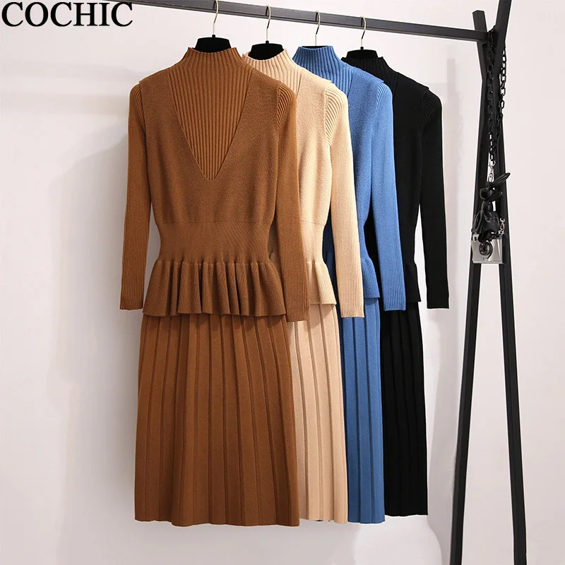 Женское трикотажное плиссированное платье средней длины с высоким