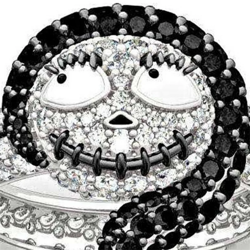 

Creative black and white smiling face skull men's fashion popular girl party light luxury zircon birthday gift jewelry wholesale