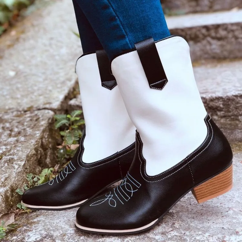 

Large Size Martin Boots Fashion Trend Waterproof Thick With Round Toe Black And White Color Matching Women's Boots 2021 New