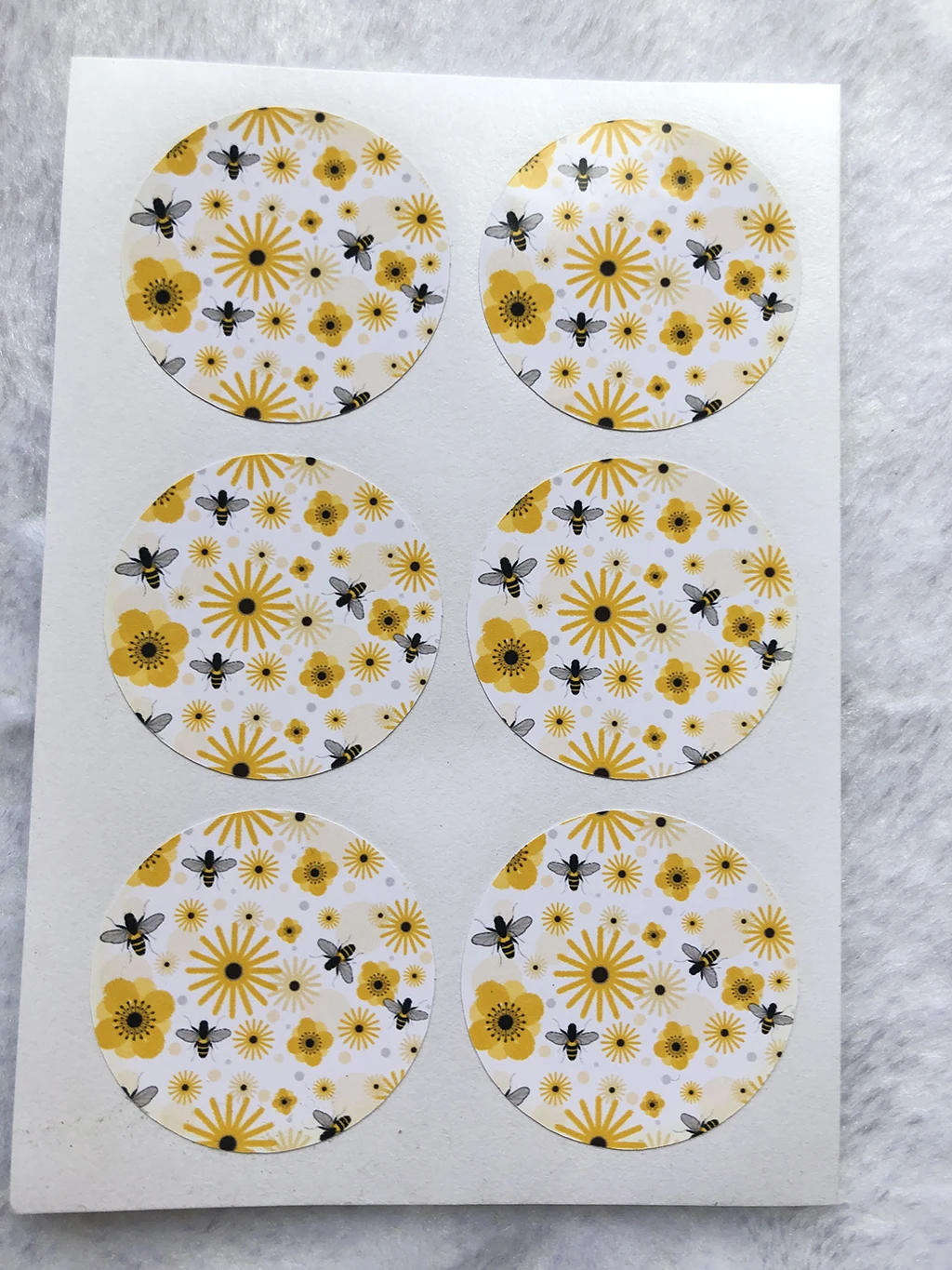 Этикетка для меда пчелы и цветы наклейка конверта