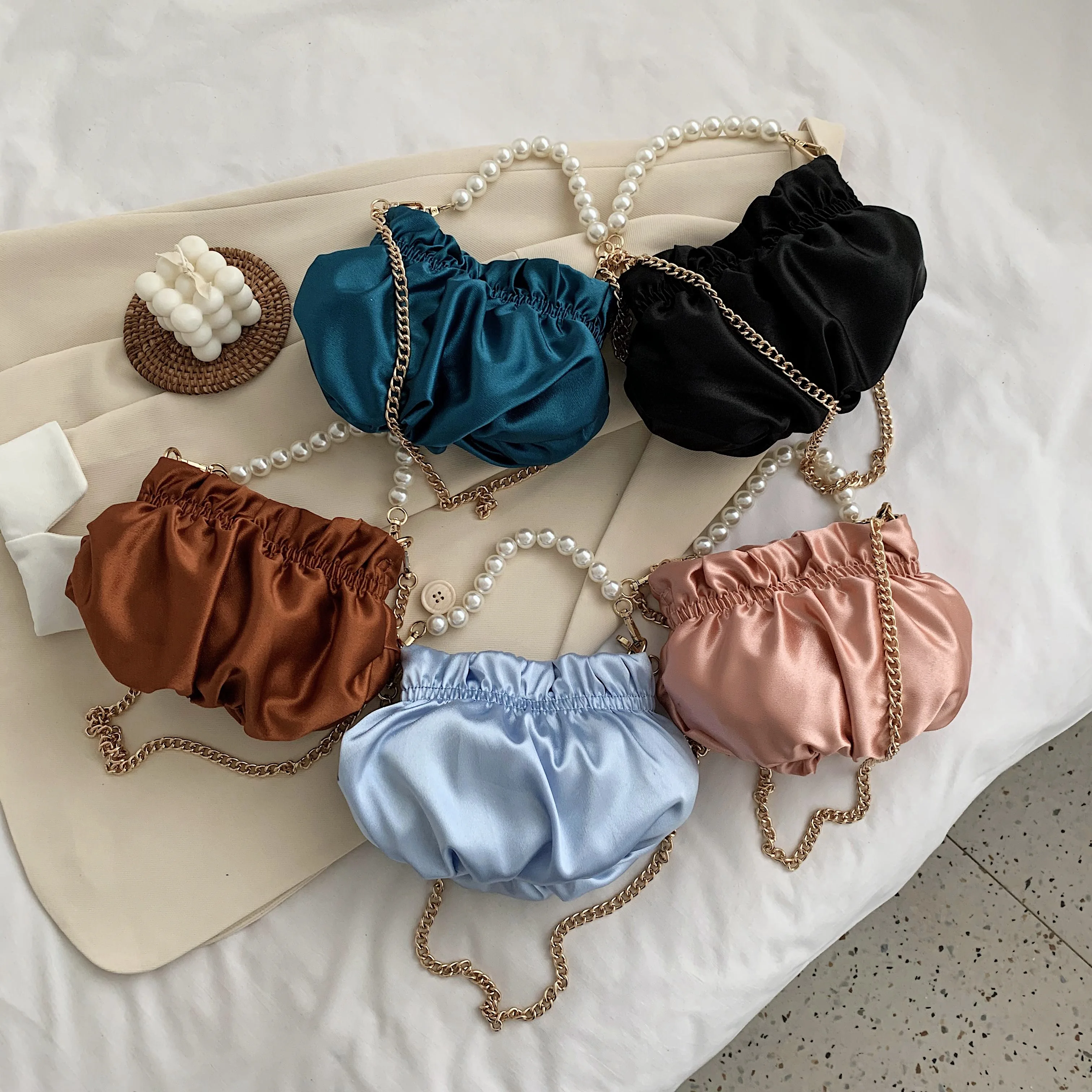 Жемчужные маленькие сумки через плечо для женщин 2020 элегантные милые Женская