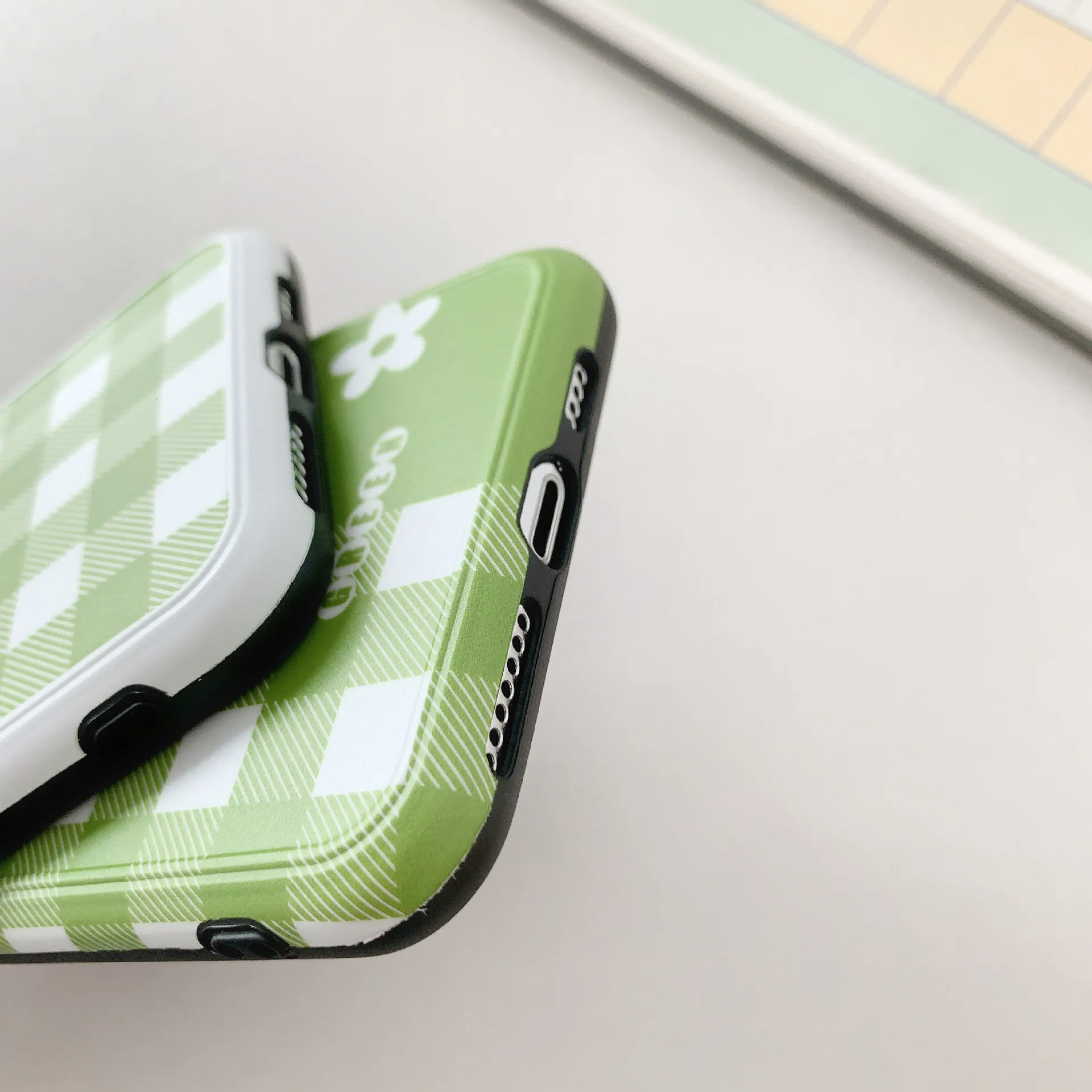 

INS Green Color Plaid Flower Mobile Phone Shell Phone Drop-Resistant Protective Case Case for iPhone XR