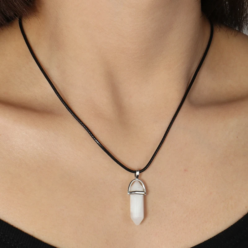 Простое стильное многослойное ювелирное изделие на цепочке до ключиц звёзды