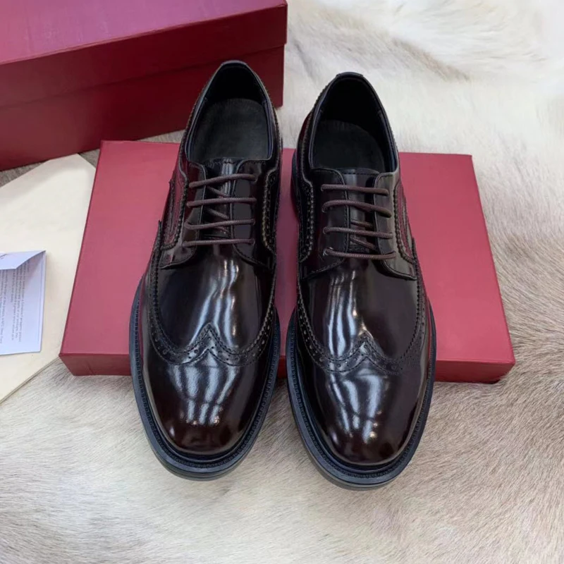 

Designer Men's Shoes Brogue Patent Leather Wingtip Carve Male Wedding Dress Shoes Handmade