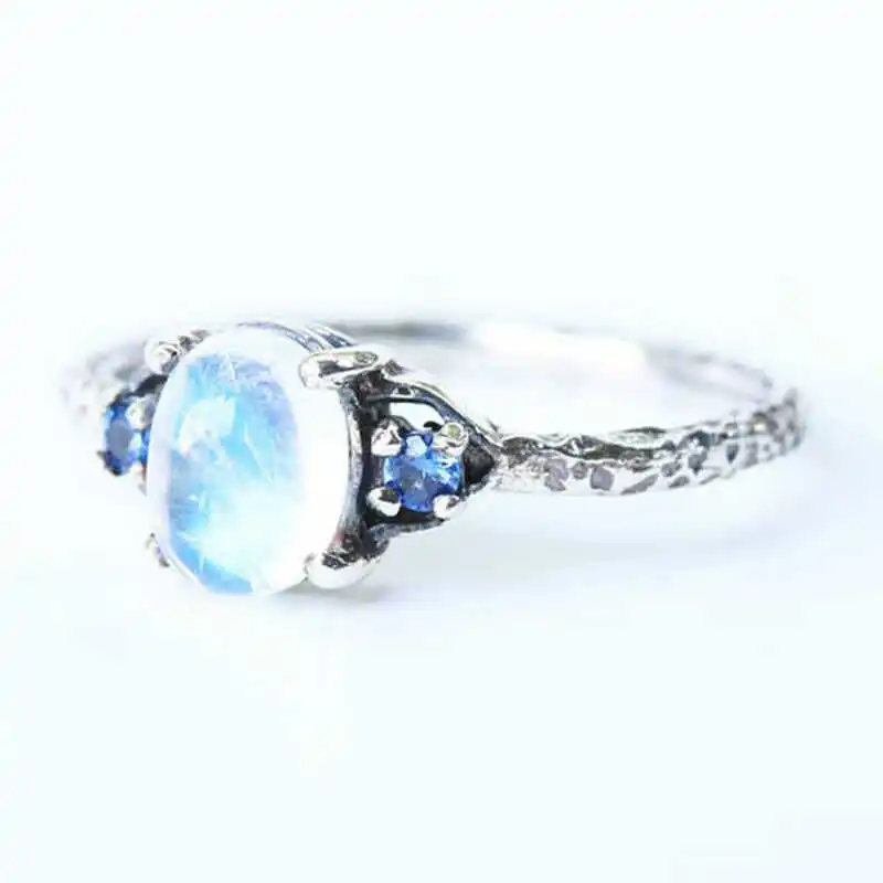 Простое женское украшение красивое кольцо с белым лунным камнем свадебный