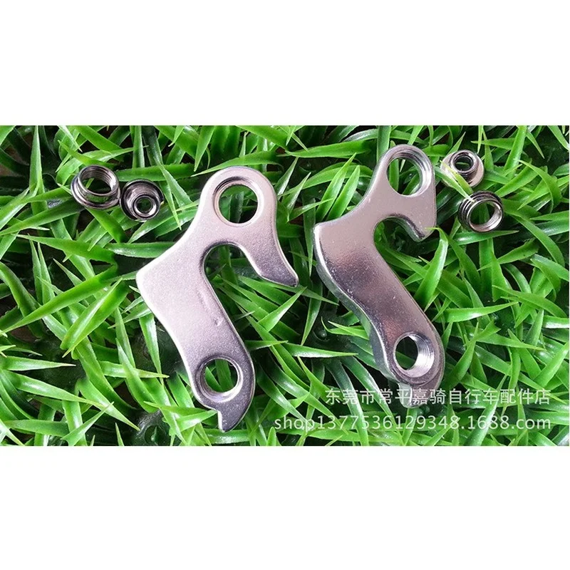 Купи FYZHE aluminum alloy bicycle tail hook, mountain bike lifting lug, frame hook, rear derailleur hook with screws aluminum alloy за 701 рублей в магазине AliExpress